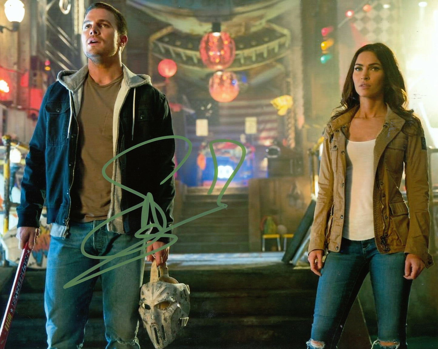 STEPHEN AMELL signed (TEENAGE MUTANT NINJA TURTLES) 8X10 *Casey Jones* W/COA #2
