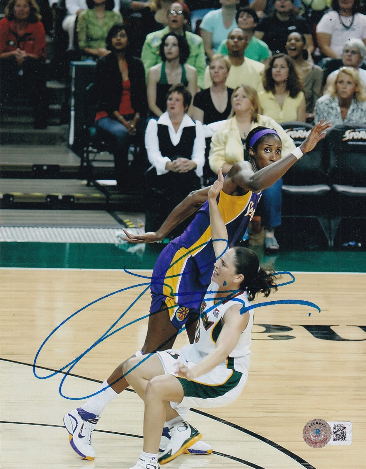 LISA LESLIE signed (LOS ANGELES SPARKS) WNBA basketball 8X10 BECKETT BL52683
