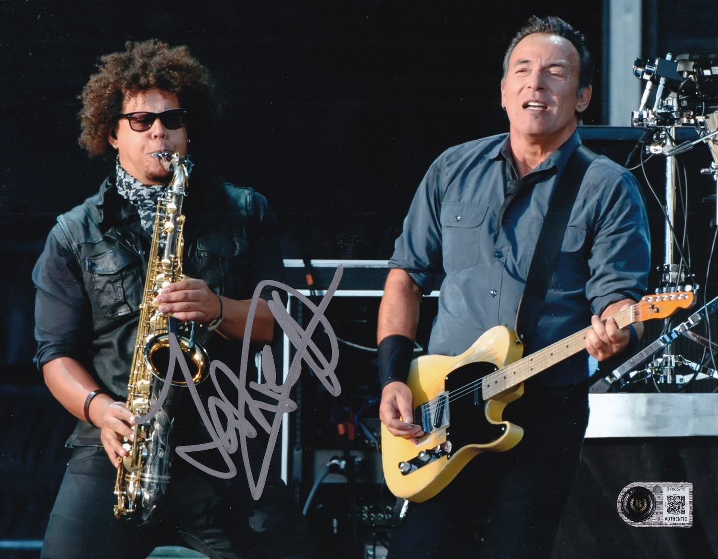 JAKE CLEMONS signed (BRUCE SPRINGSTEEN) E-STREET BAND 8X10 BECKETT BY085775