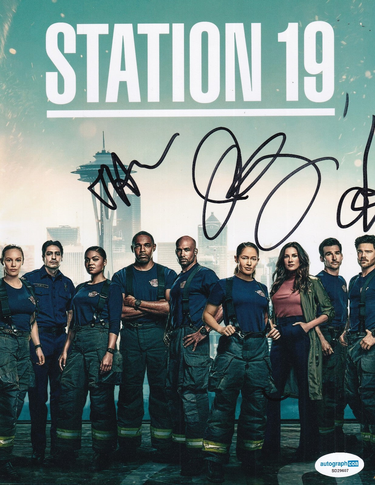 STATION 19 signed JAINA LEE ORTIZ JAY HAYDEN GREY DAMON 8X10 photo ACOA SD29607