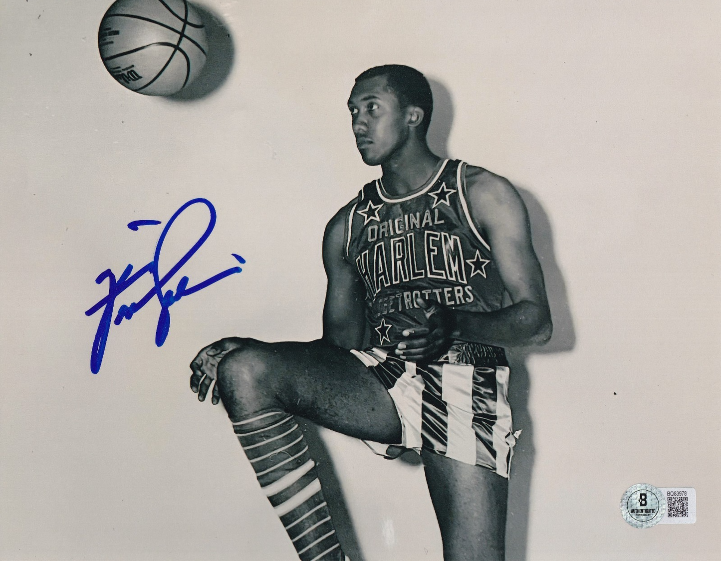 FERGIE JENKINS signed (HARLEM GLOBETROTTERS) basketball 8X10 BECKETT BQ83978