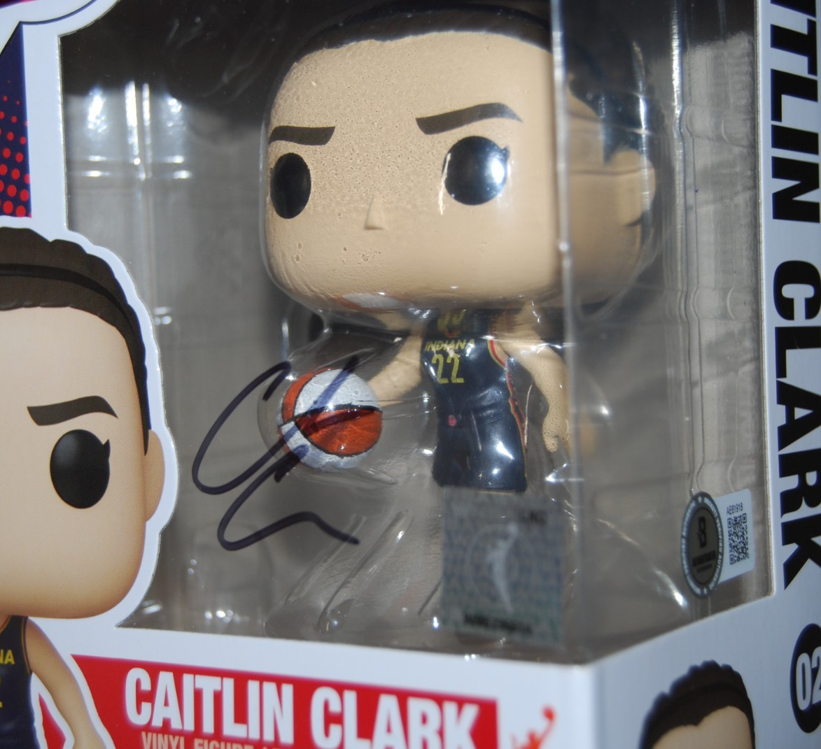 CAITLIN CLARK signed (INDIANA FEVER) WNBA #02 Funko Pop BECKETT BAS AE61918