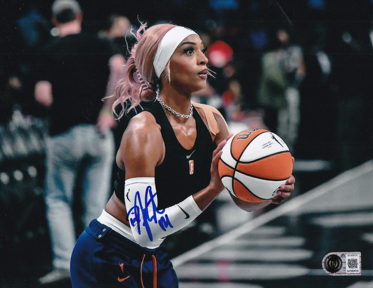 DIJONAI CARRINGTON signed (CHICAGO SKY) WNBA basketball 8x10 BECKETT BY085510
