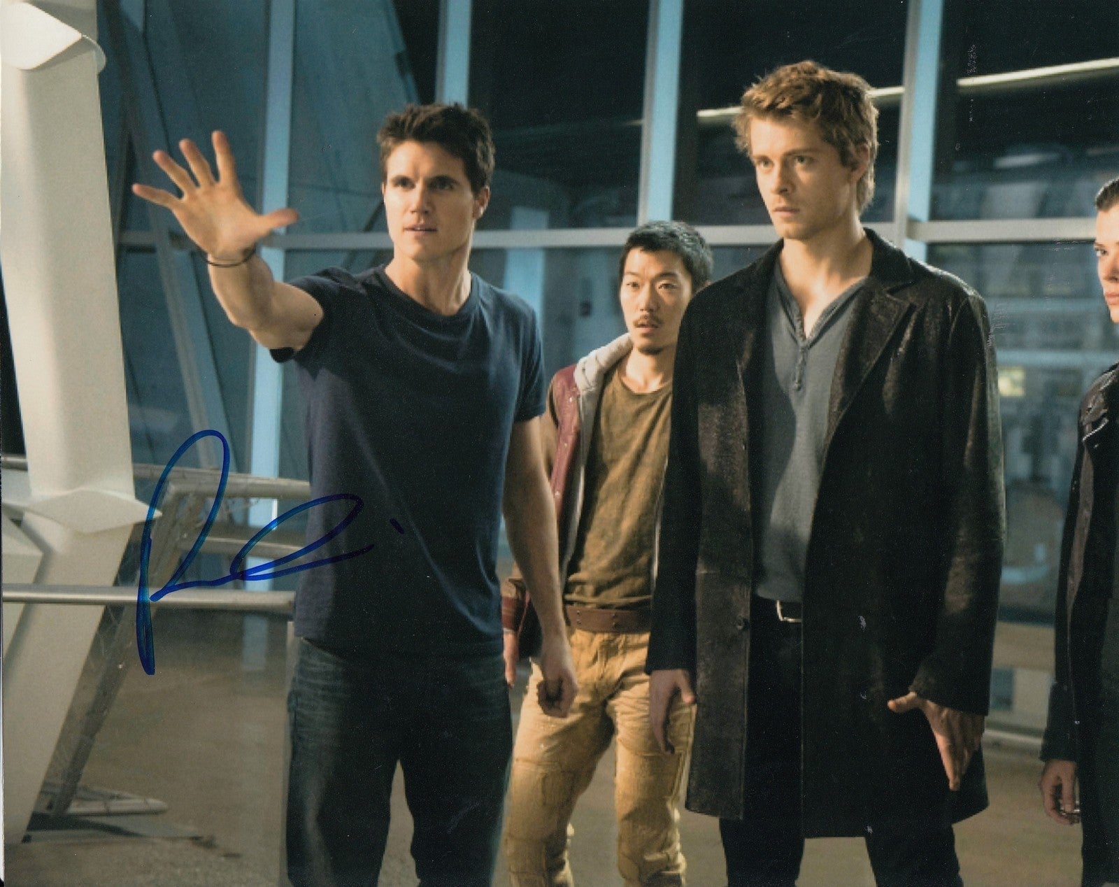 ROBBIE AMELL signed (THE TOMORROW PEOPLE) 8x10 photo *STEPHEN JAMESON* W/COA