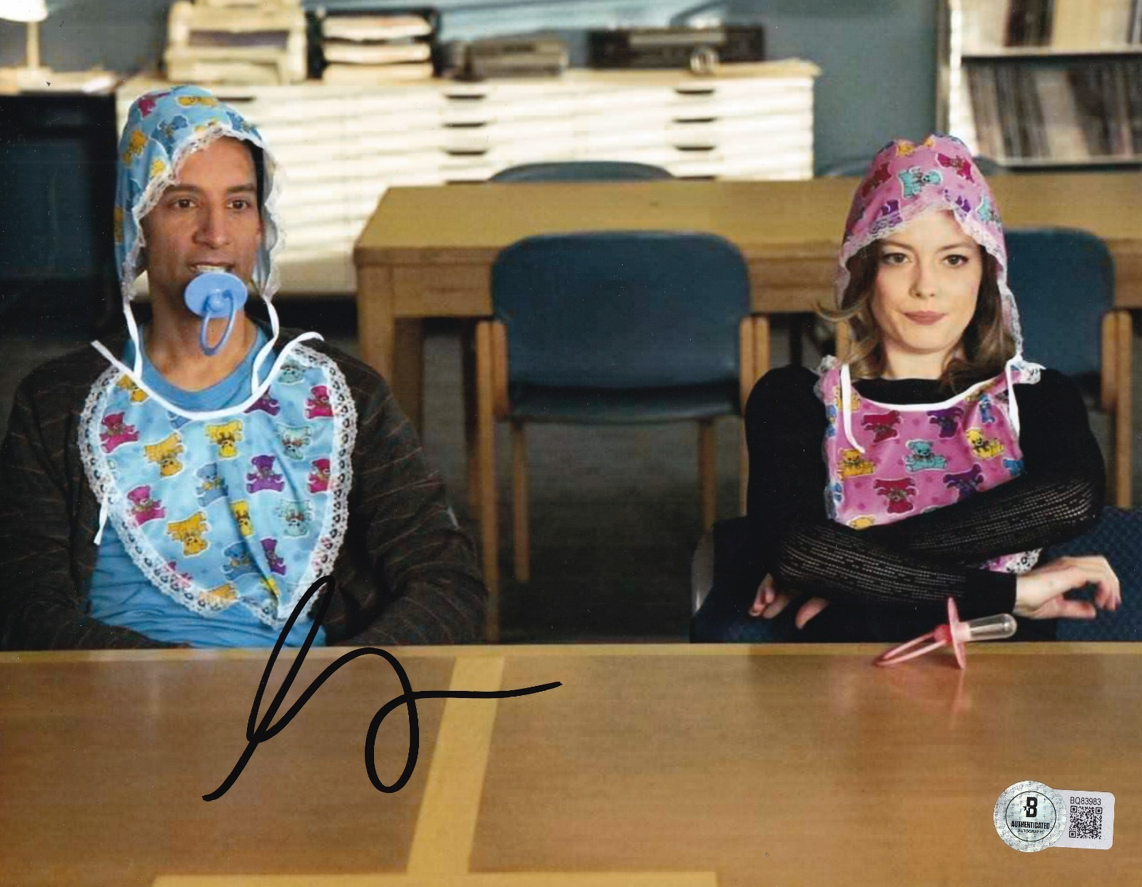 GILLIAN JACOBS signed (COMMUNITY) Britta Perry 8X10 photo BECKETT BAS BQ83983