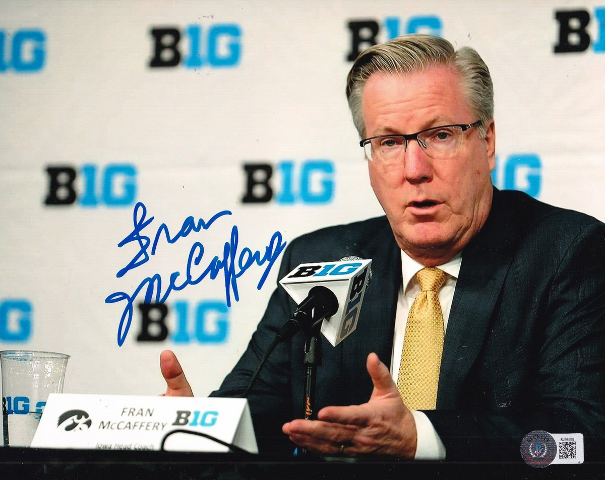 FRAN MCCAFFERY signed (IOWA HAWKEYES) basketball 8X10 photo BECKETT BAS BJ96588
