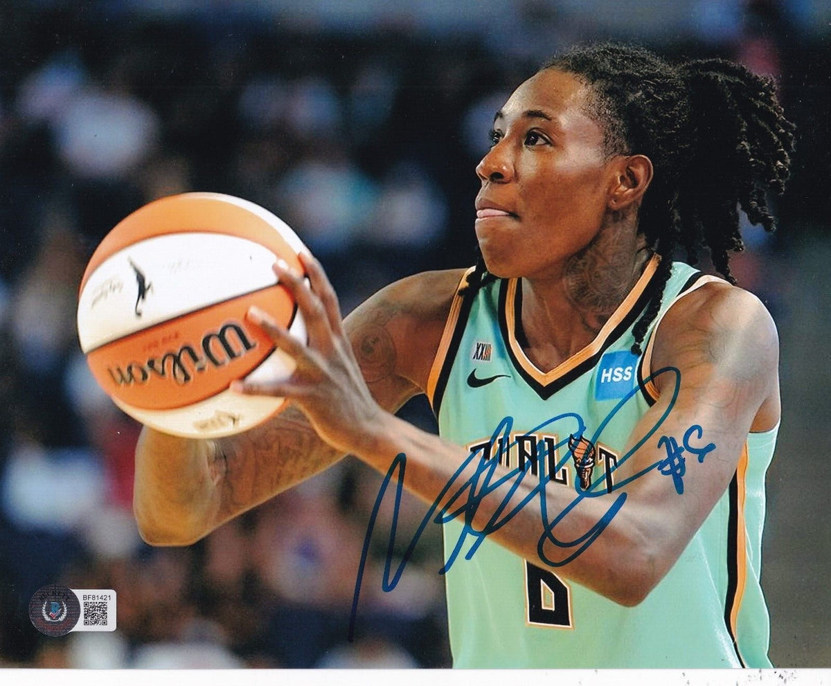 NATASHA HOWARD signed (NEW YORK LIBERTY) WNBA basketball 8X10 BECKETT BF81421