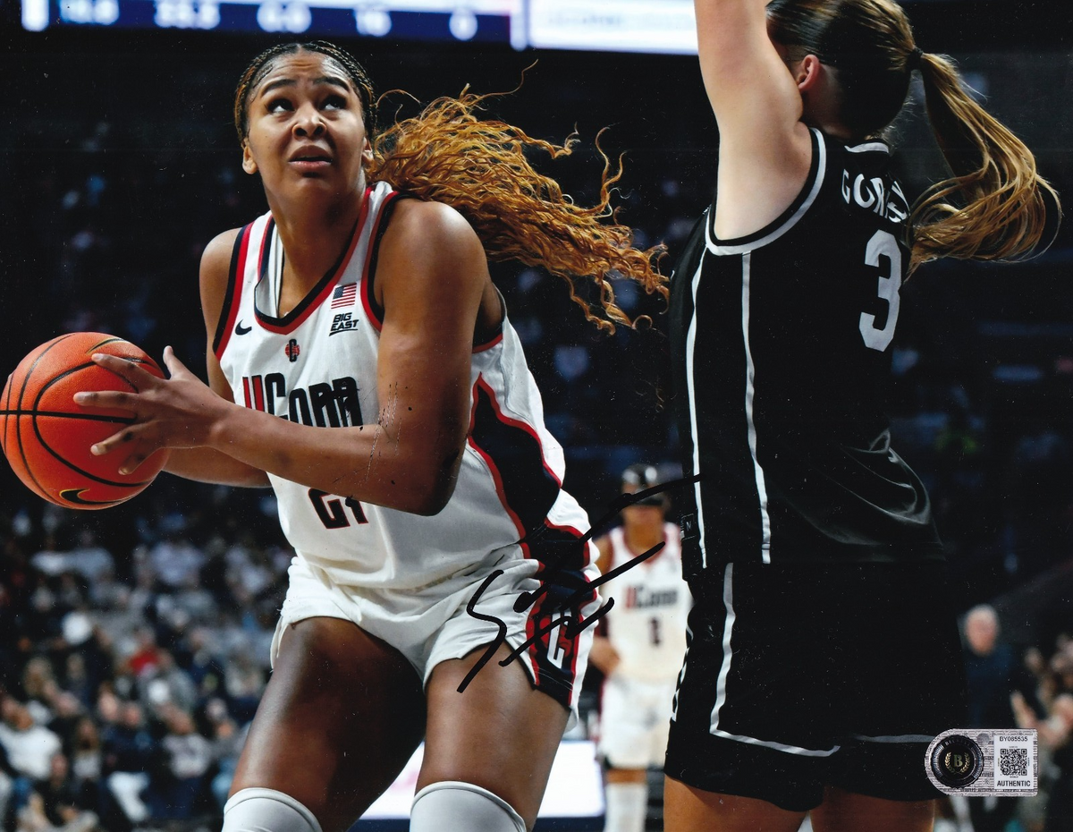 SARAH STRONG signed (UCONN HUSKIES) basketball 8X10 photo BECKETT BY085535
