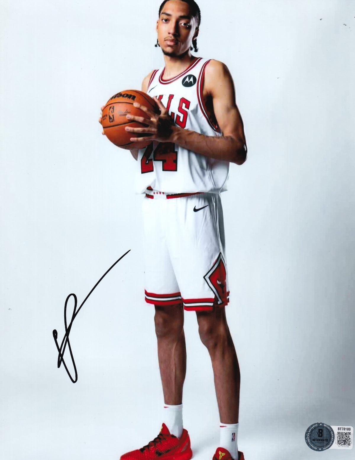 NOA ESSENGUE signed (CHICAGO BULLS) 05 NBA ROOKIE 8X10 photo BECKETT BAS BT78189