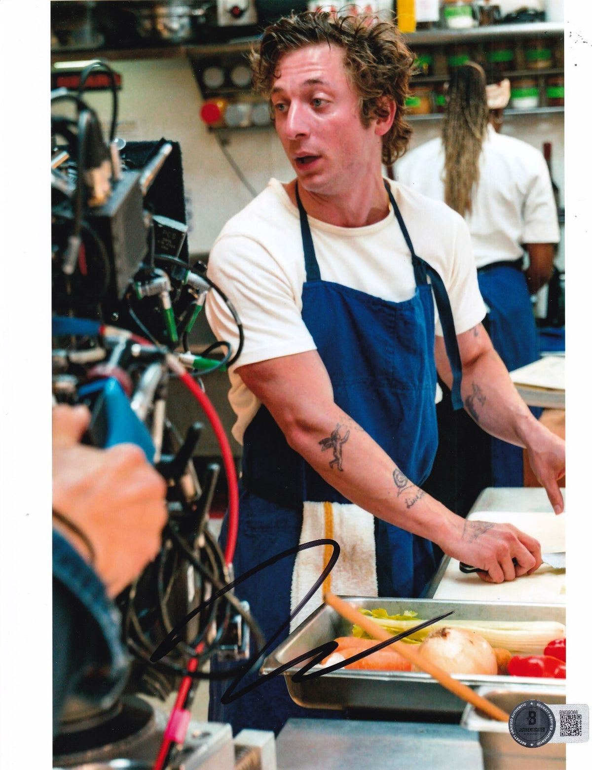 JEREMY ALLEN WHITE signed (THE BEAR) Chef Carmen 8X10 photo BECKETT BM39066