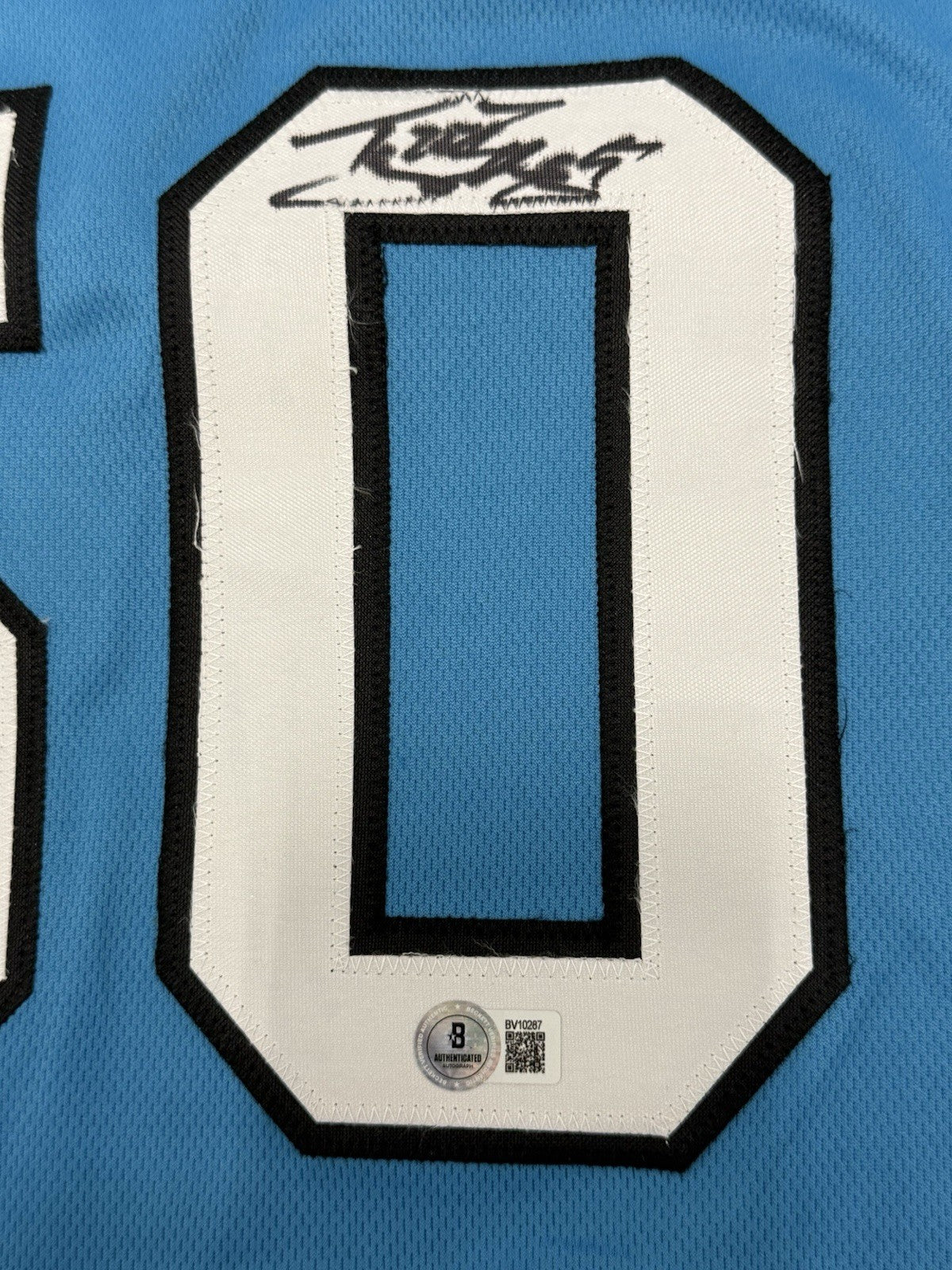 TYLER HANSBROUGH signed (NORTH CAROLINA TAR HEELS) jersey BECKETT BAS BV10287