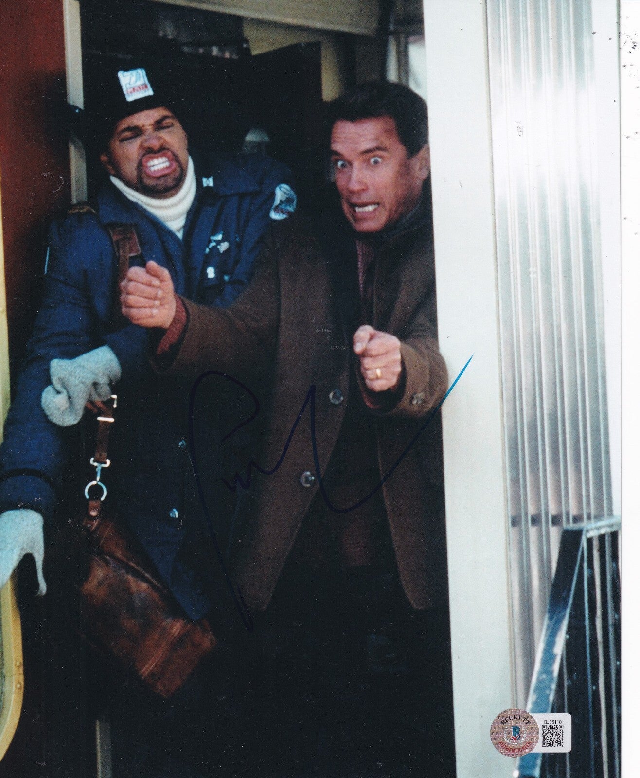 SINBAD signed (JINGLE ALL THE WAY) Movie Myron 8X10 photo BECKETT BAS BJ36110