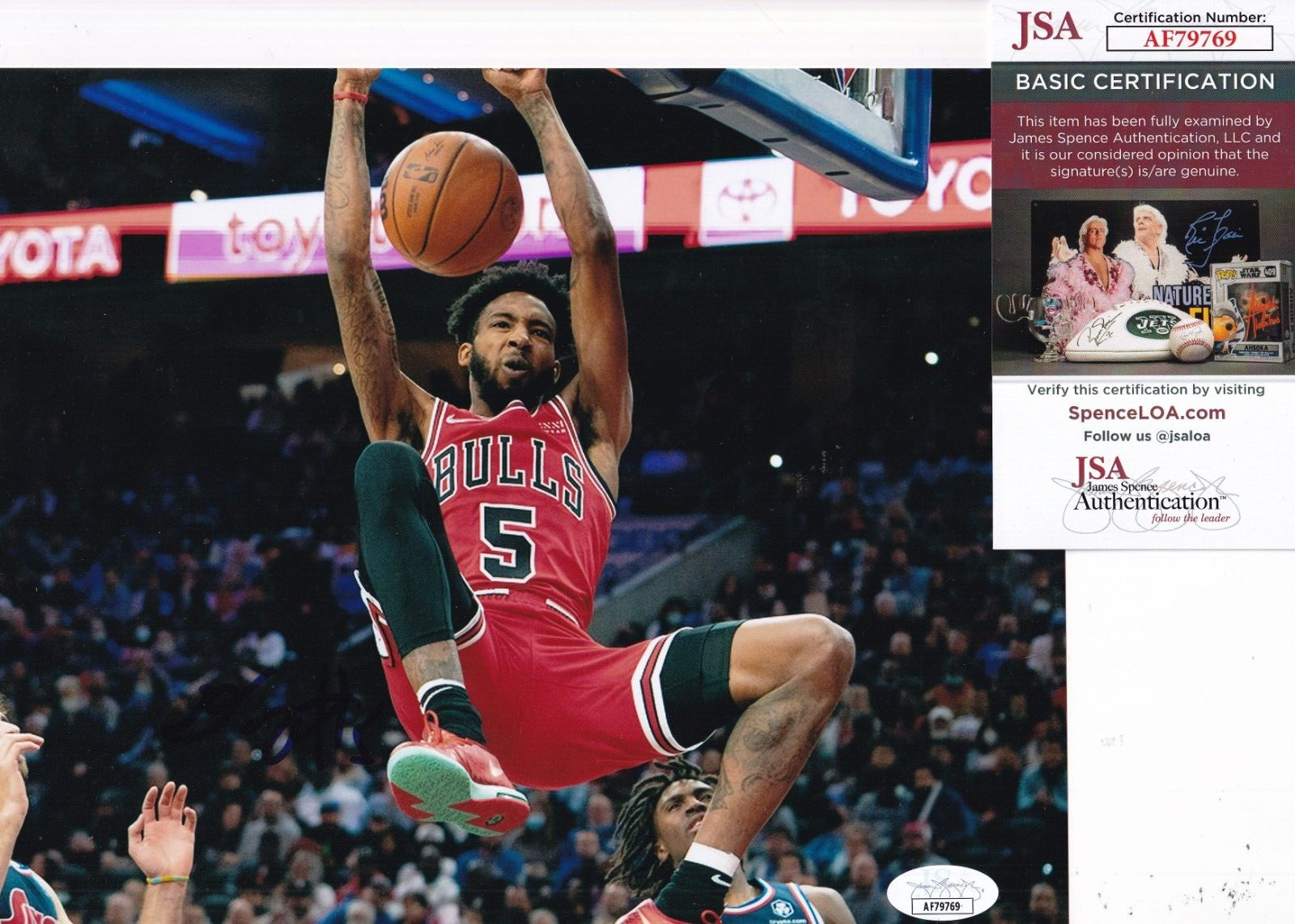 DERRICK JONES JR signed (CHICAGO BULLS) basketball 8X10 photo JSA COA AF79769