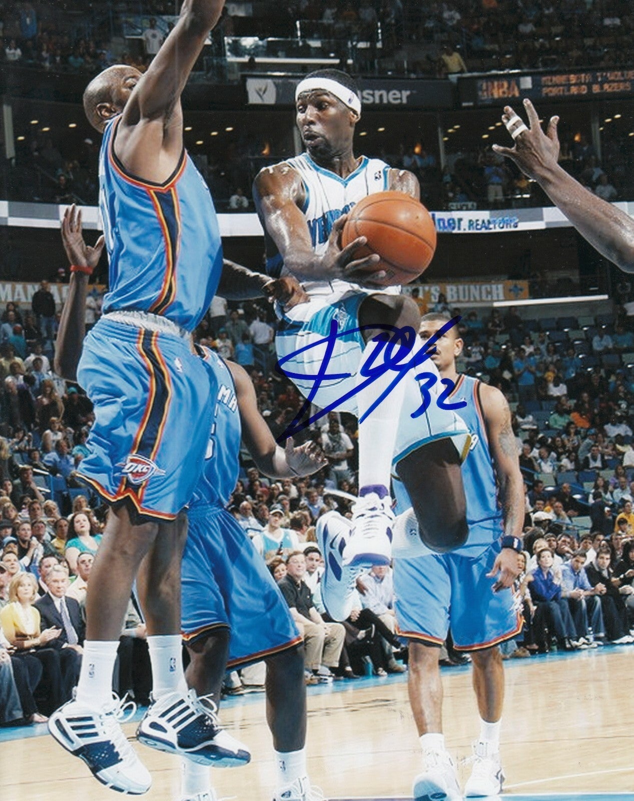 JULIAN WRIGHT signed (NEW OREANS HORNETS) Basketball 8X10 photo W/COA #1