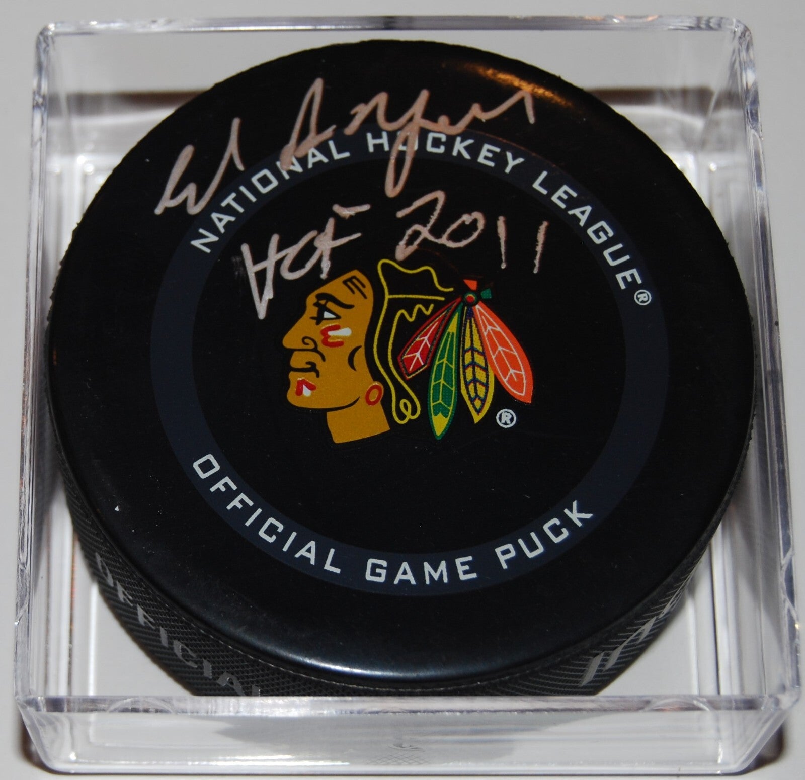 ED BELFOUR signed (CHICAGO BLACKHAWKS) Official game hockey puck BECKETT BG03057