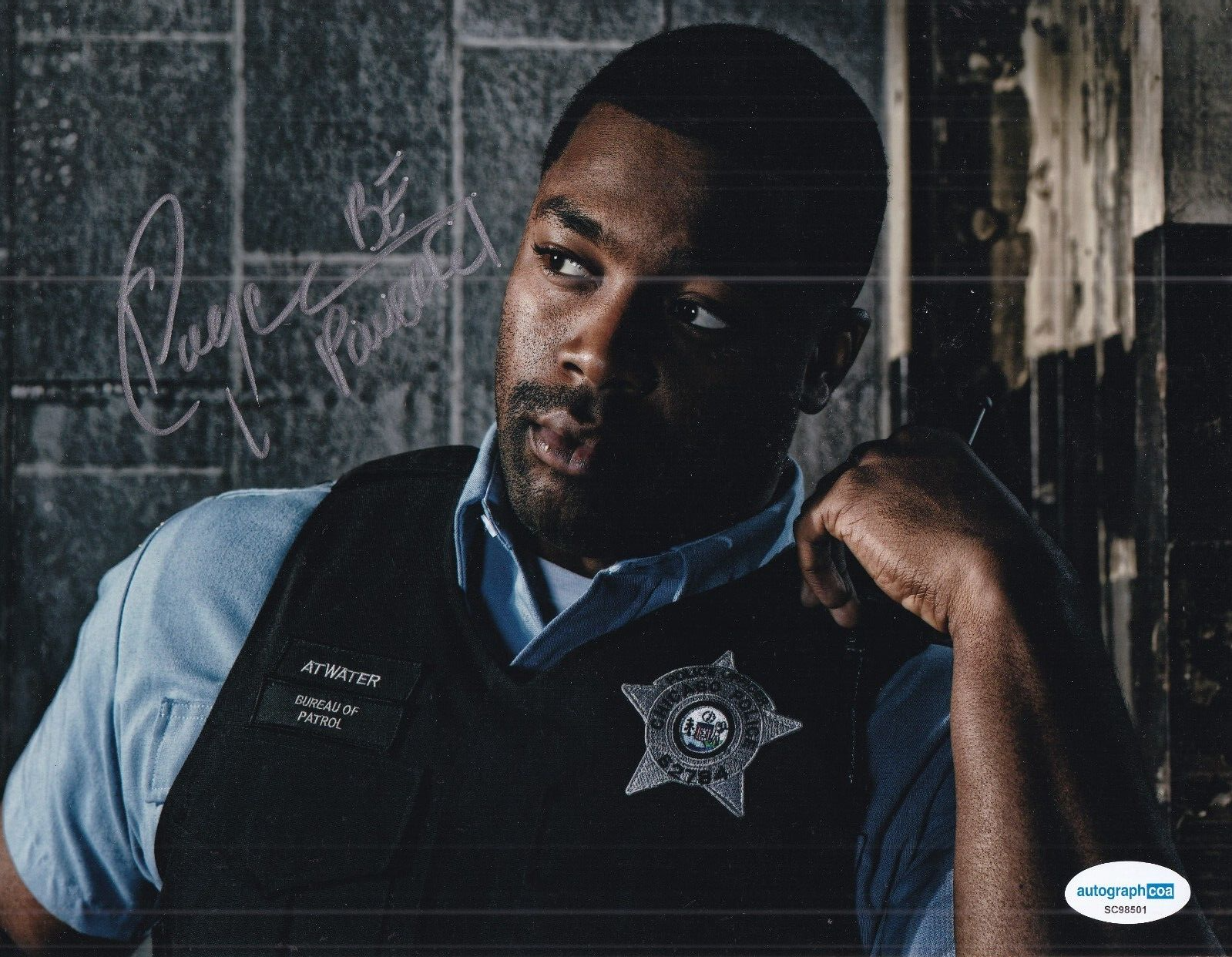LAROYCE HAWKINS signed (CHICAGO P.D.) Kevin Atwater 8X10 photo ACOA SC98501