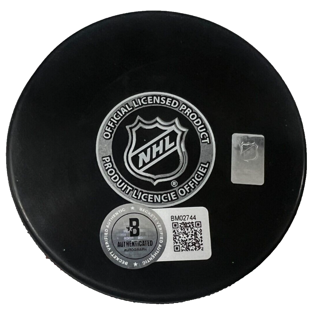 CHRIS CHELIOS signed (DETROIT RED WINGS) Hockey puck BECKETT BAS BM02744