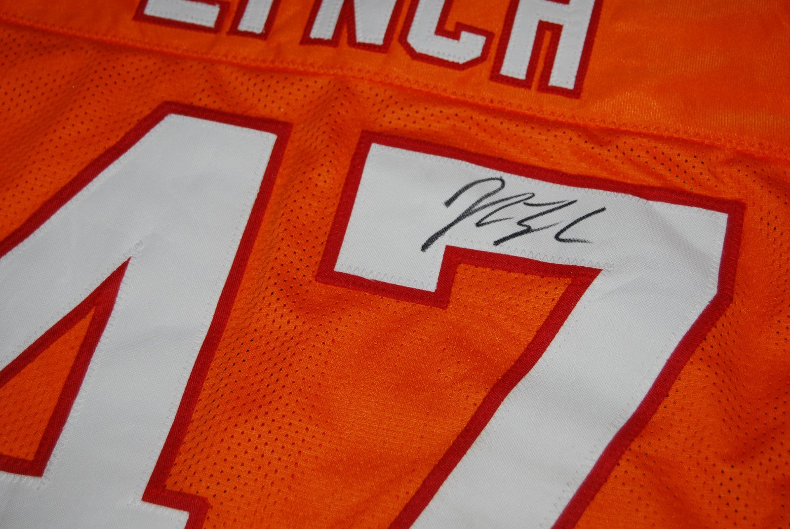 JOHN LYNCH signed (TAMPA BAY BUCCANEERS) football jersey BECKETT BAS BW61050