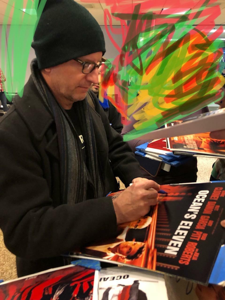 STEVEN SODERBERGH signed (MOVIE DIRECTOR) OCEANS 8X10 *PROOF* ACOA Authentic #3