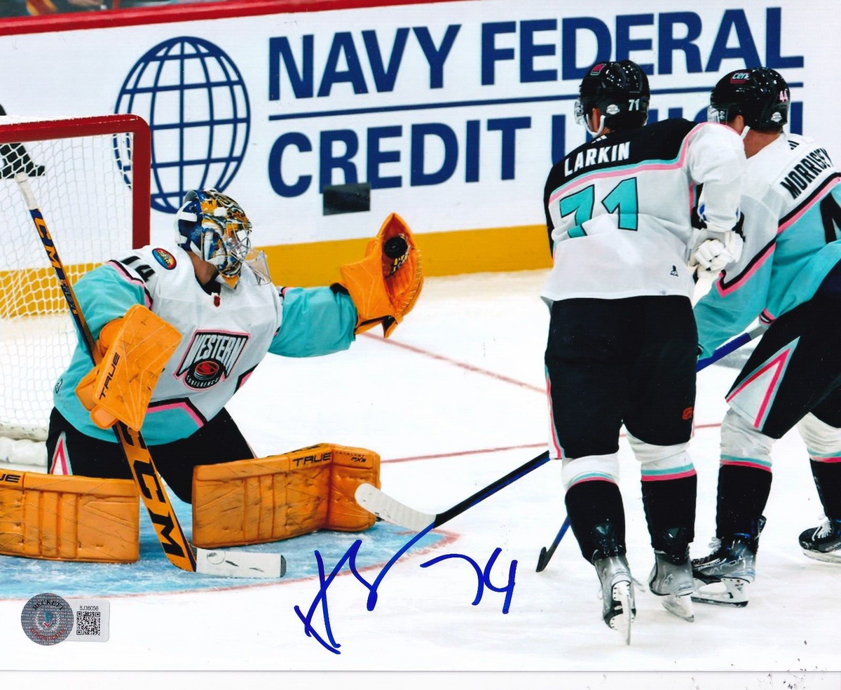 JUUSE SAROS signed (NASHIVILLE PREDATORS) Hockey 8X10 photo BECKETT BAS BJ36056