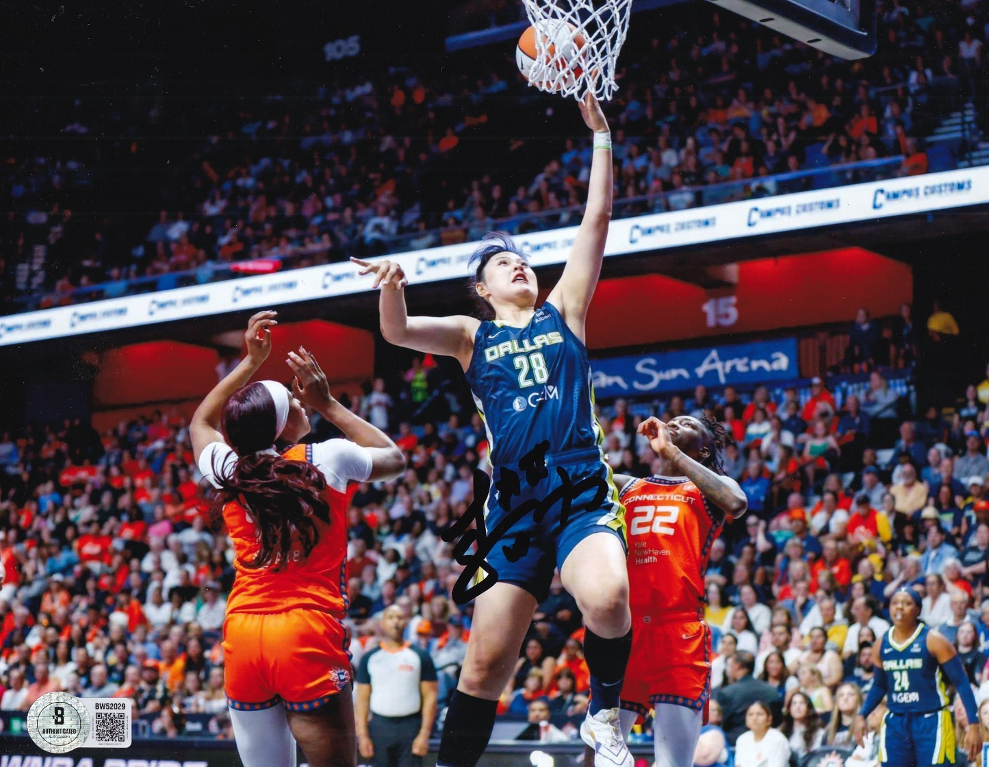 LI YUERU signed (DALLAS WINGS) WNBA basketball 8X10 photo BECKETT BAS BW52029