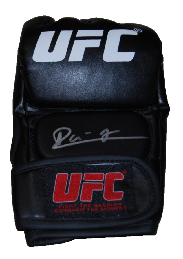 ALEXANDRE PANTOJA signed (UFC MMA autographed Fighting glove BECKETT BAS