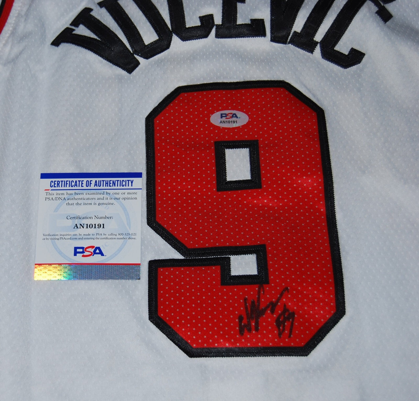 NIKOLA VUCEVIC signed (CHICAGO BULLS) white Basketball jersey PSA/DNA AN10191