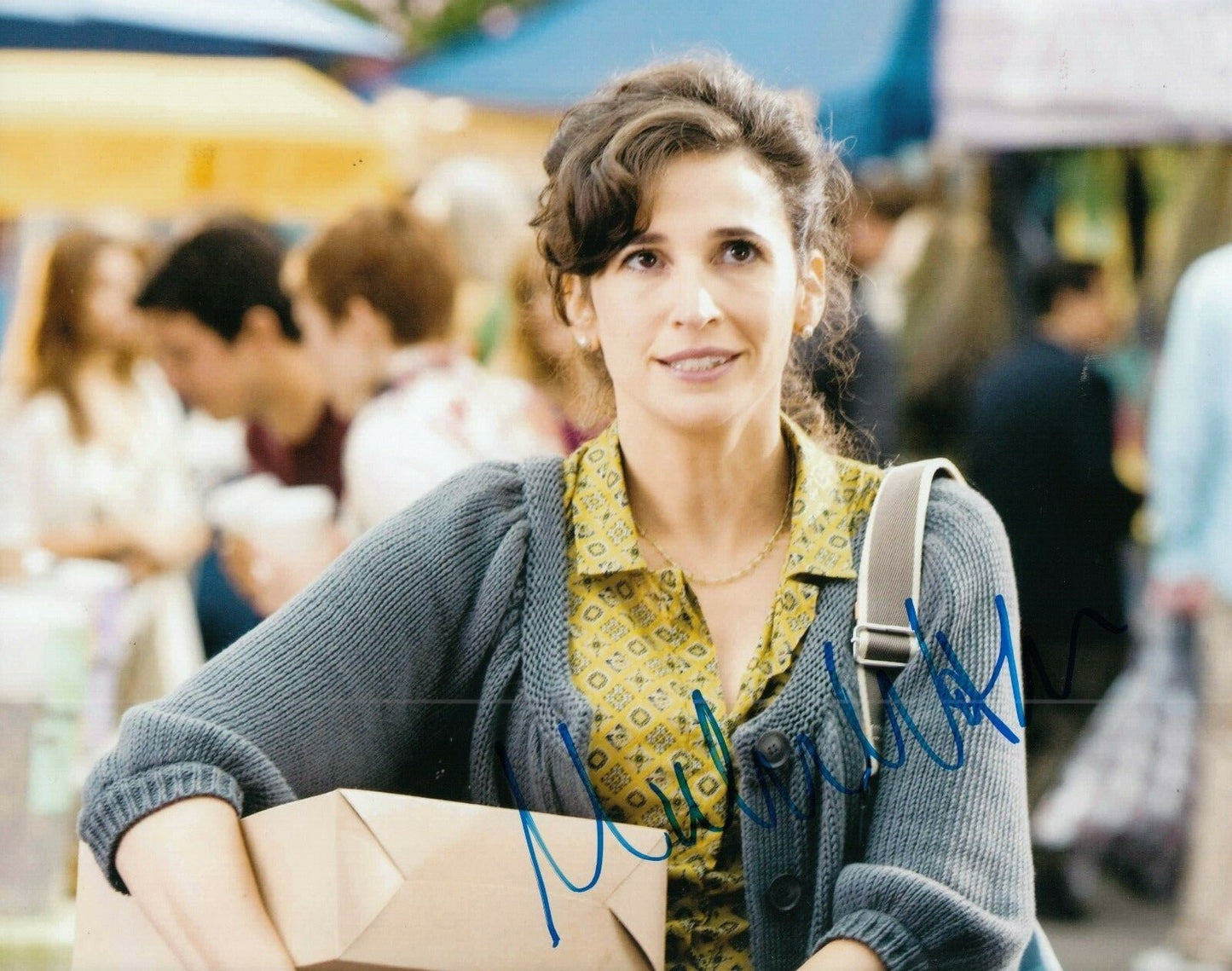 MICHAELA WATKINS signed (THE BACK UP PLAN) Movie 8X10 *Mona* photo W/COA #3
