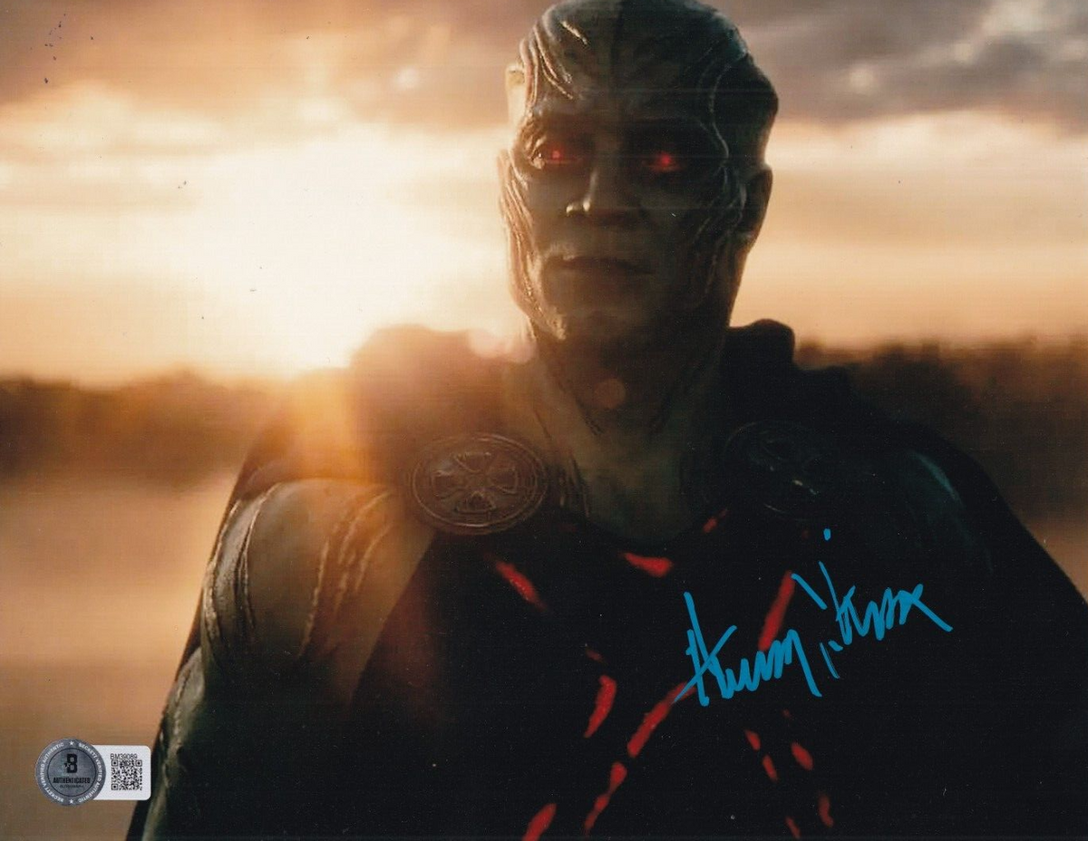 HARRY LENNIX signed (JUSTICE LEAGUE) Martian Manhunter 8X10 BECKETT BM39089