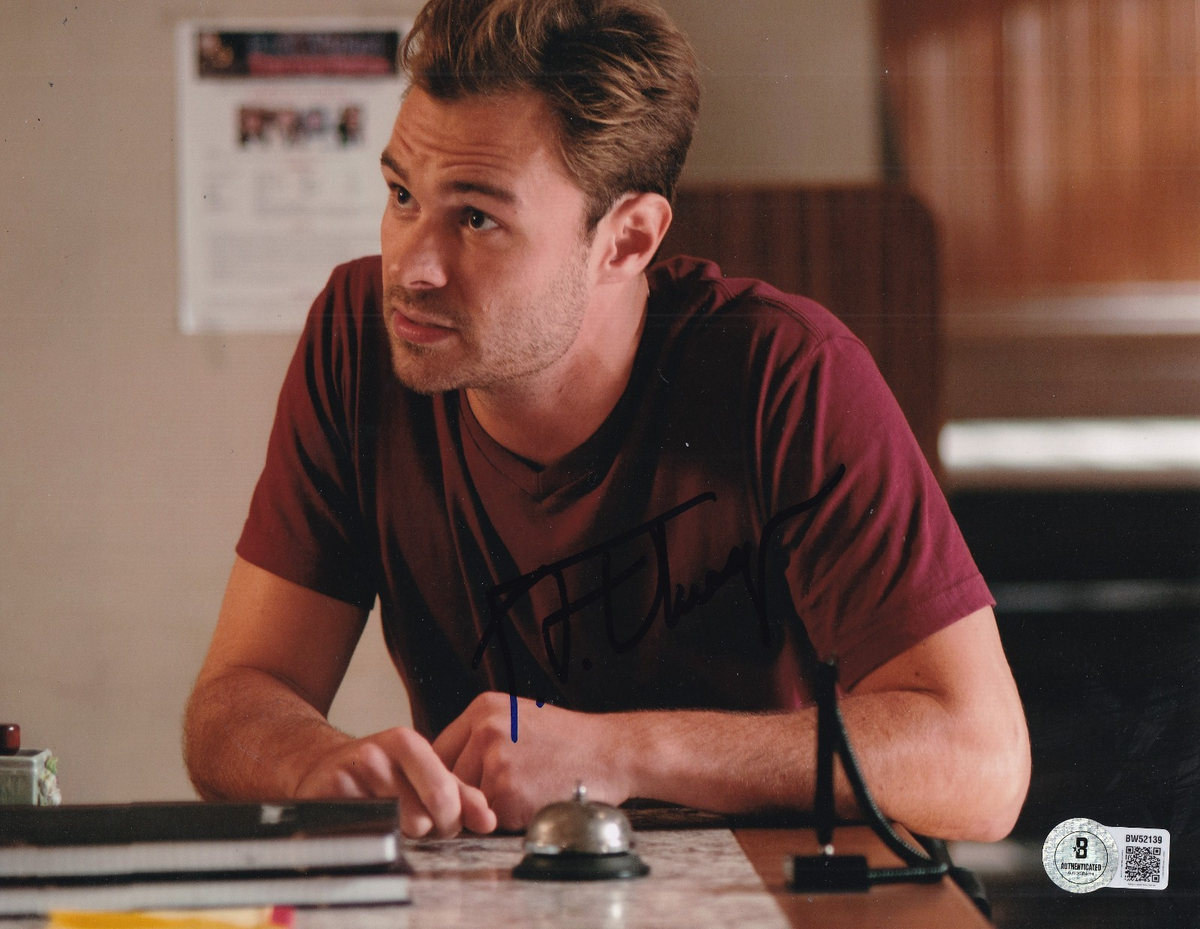 PATRICK FLUEGER signed (CHICAGO P.D.) Adam Ruzek 8X10 photo BECKETT BAS BW52139