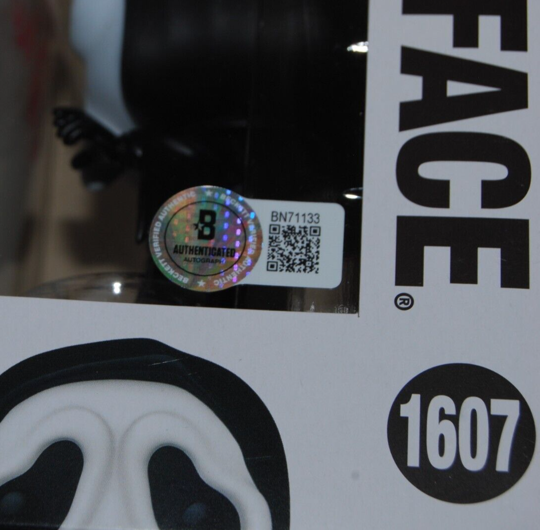 LAURIE METCALF signed (SCREAM) Ghost face 1607 Funko Pop #1176 BECKETT BN71133
