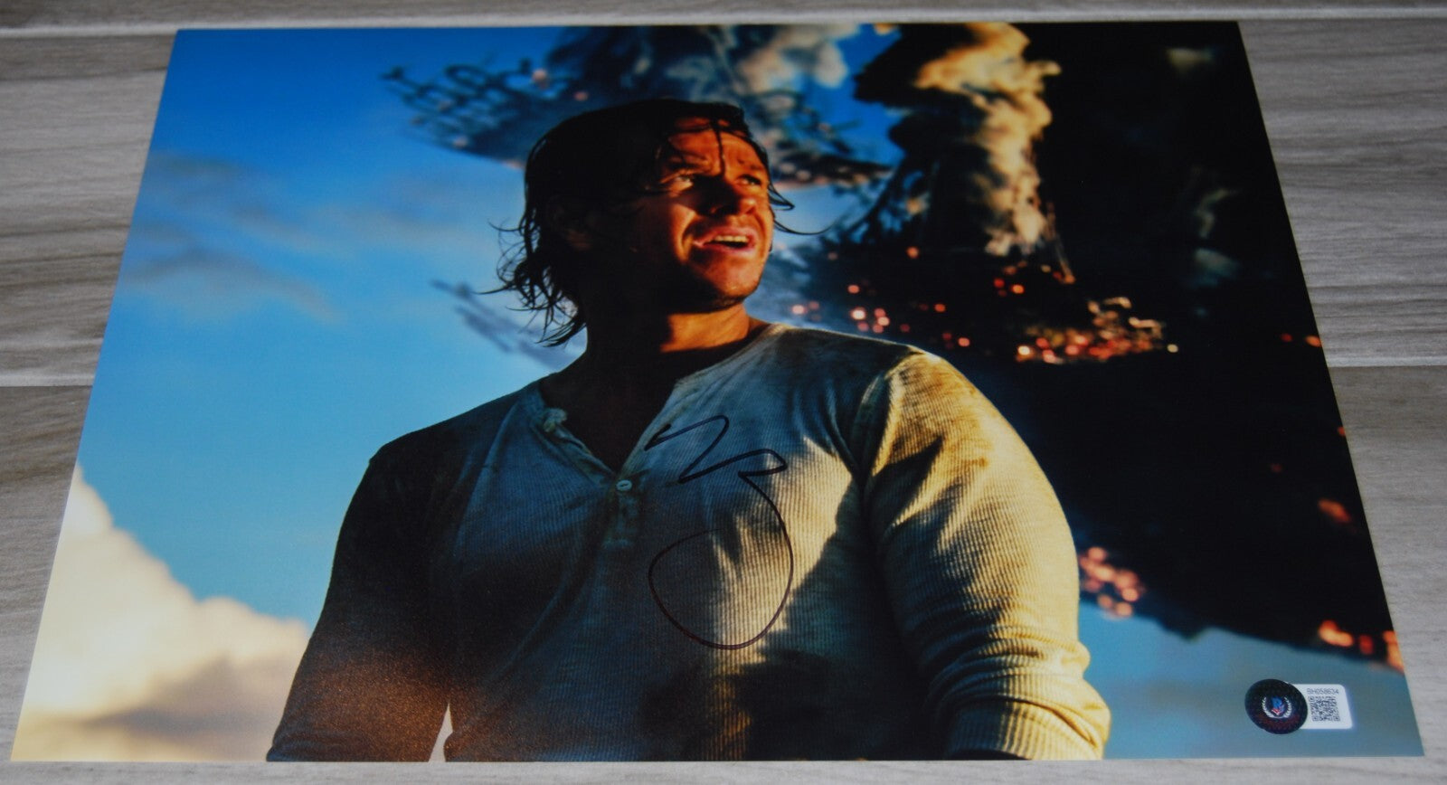 MARK WAHLBERG signed (TRANSFORMERS) Cade Movie 11X14 photo BECKETT BH058634