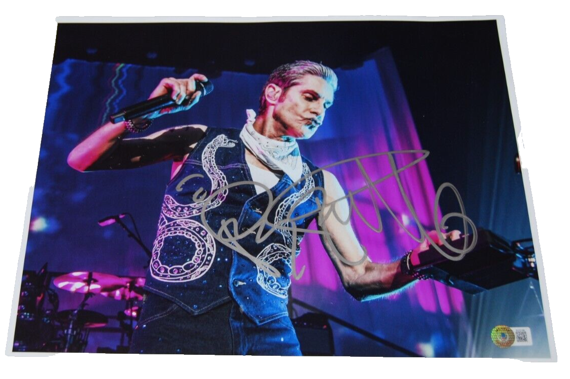 PERRY FARRELL signed (JANE'S ADDICTION) Porno for Pyros music 11X14 BECKETT