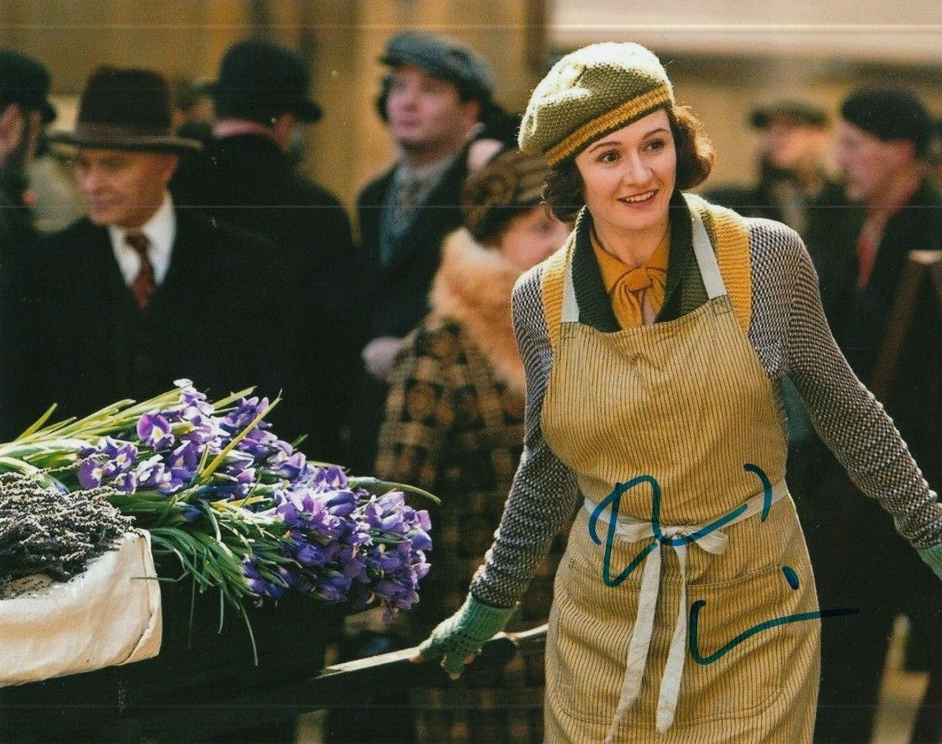 EMILY MORTIMER signed (MARY POPPINS RETURNS) 8X10 photo *Jane Banks* W/COA #2