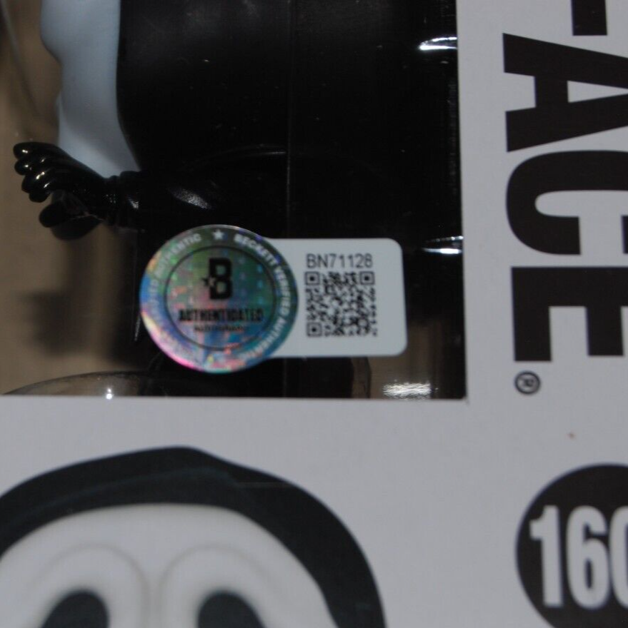 LAURIE METCALF signed (SCREAM) Ghost face 1607 Funko Pop #1176 BECKETT BN71128