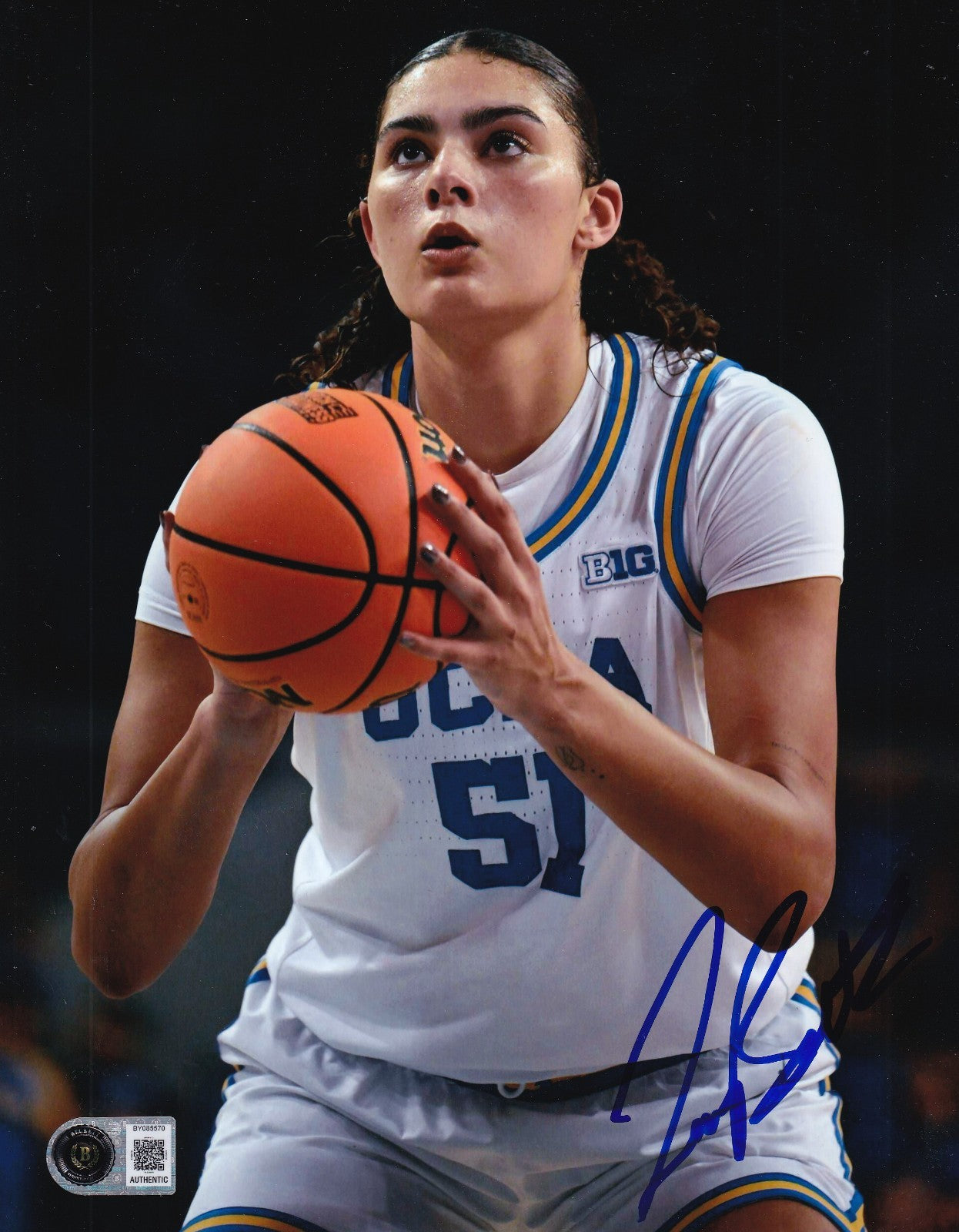 LAUREN BETTS signed (UCLA BRUINS) WNBA basketball 8x10 photo BECKETT BY085570