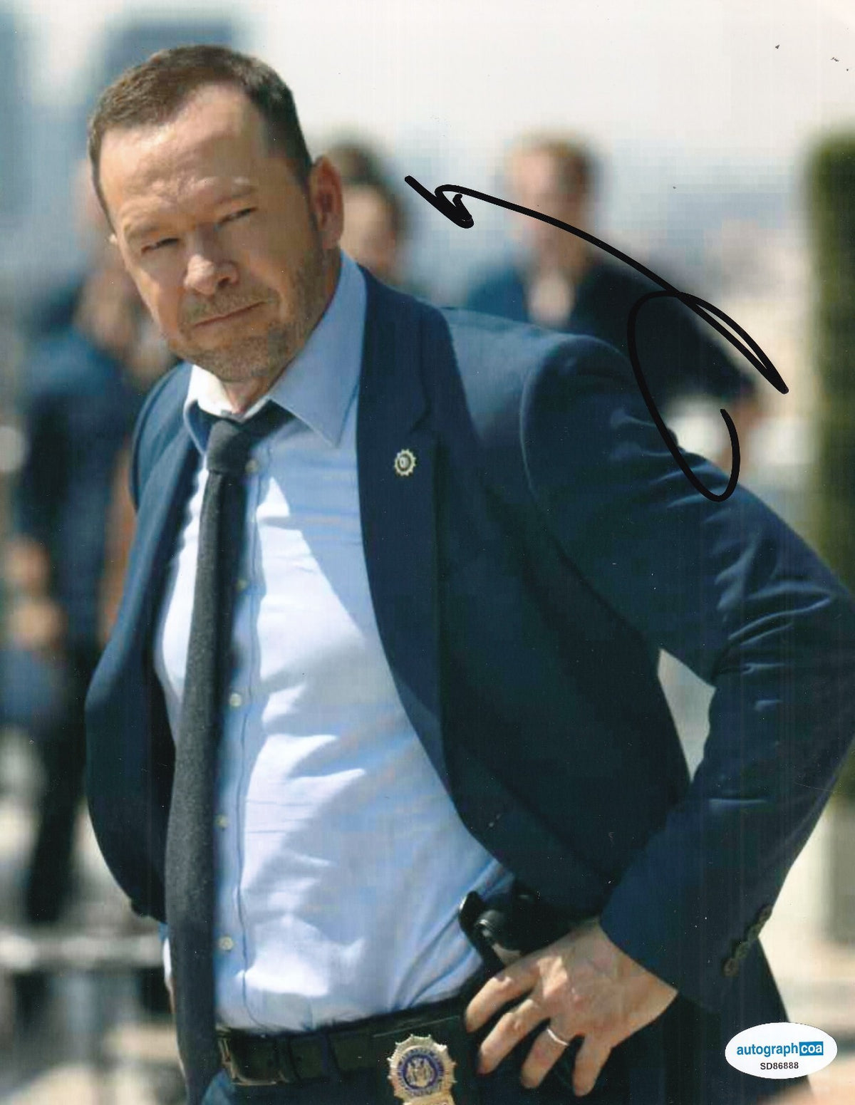 DONNIE WAHLBERG signed (BLUE BLOODS) Danny Reagan 8X10 photo ACOA SD86888