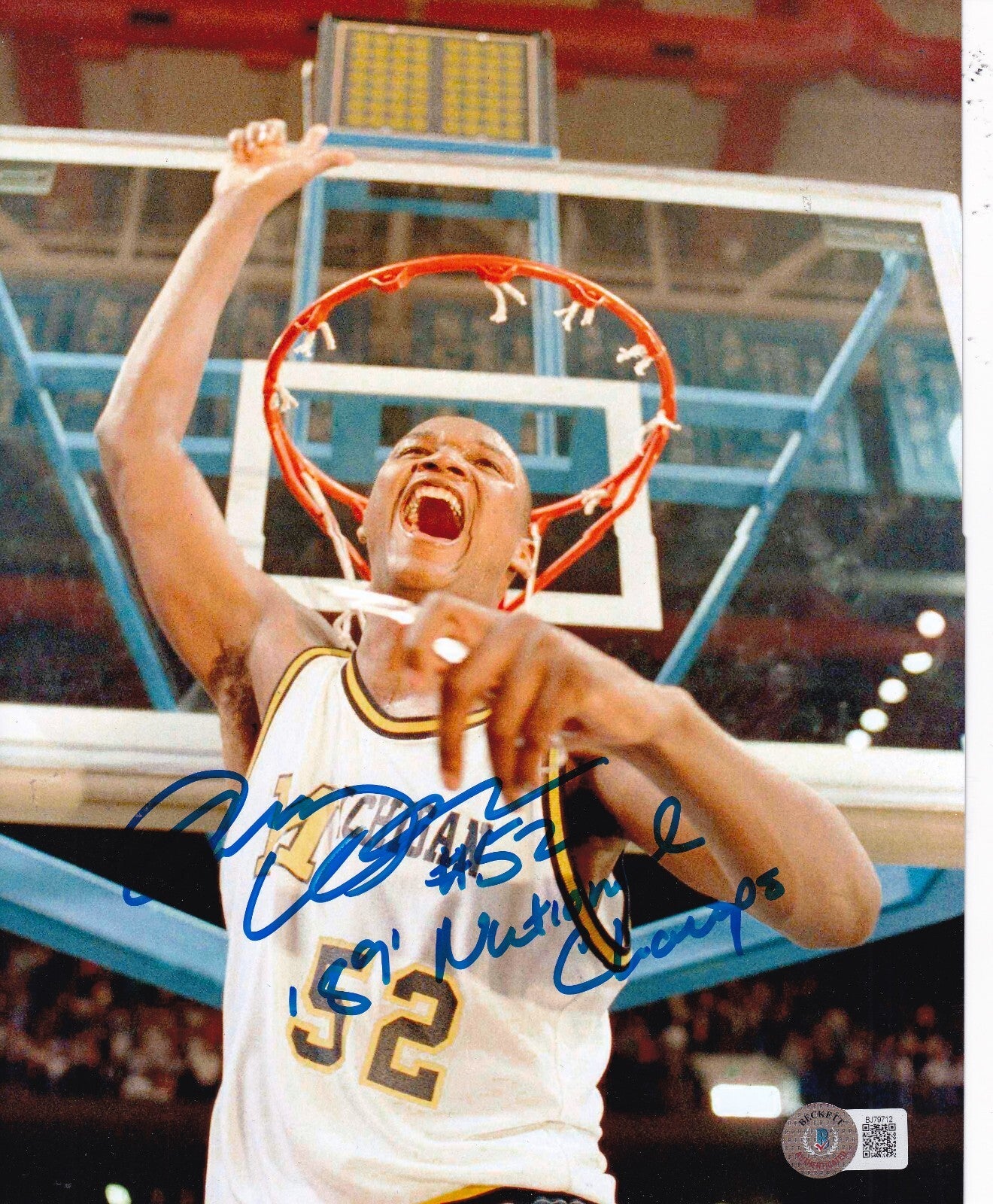 TERRY MILLS signed (MICHIGAN WOLVERINES) basketball 8X10 photo BECKETT BJ79712