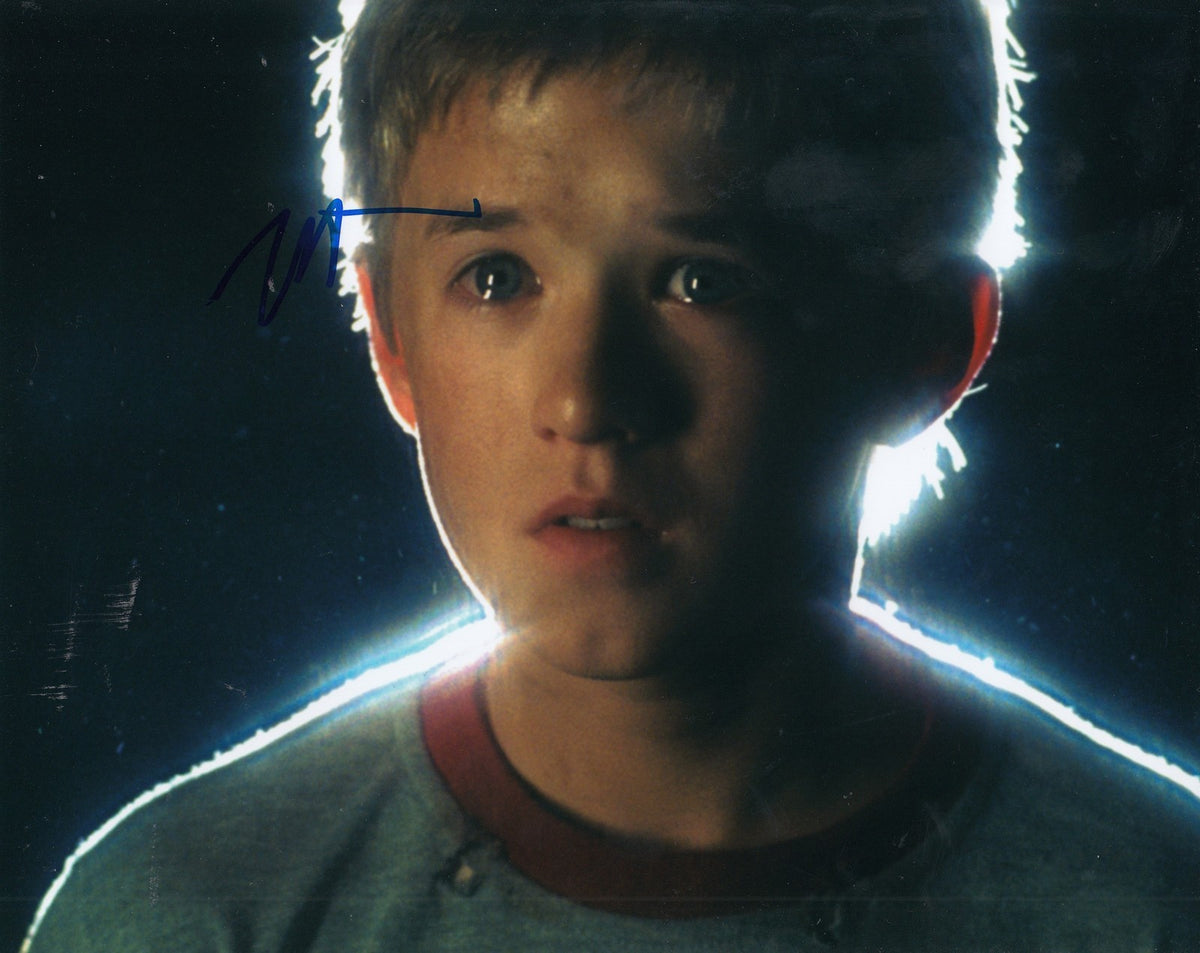 HALEY JOEL OSMENT signed (THE SIXTH SENSE) Movie 8X10 *Cole Sear* photo W/COA #2