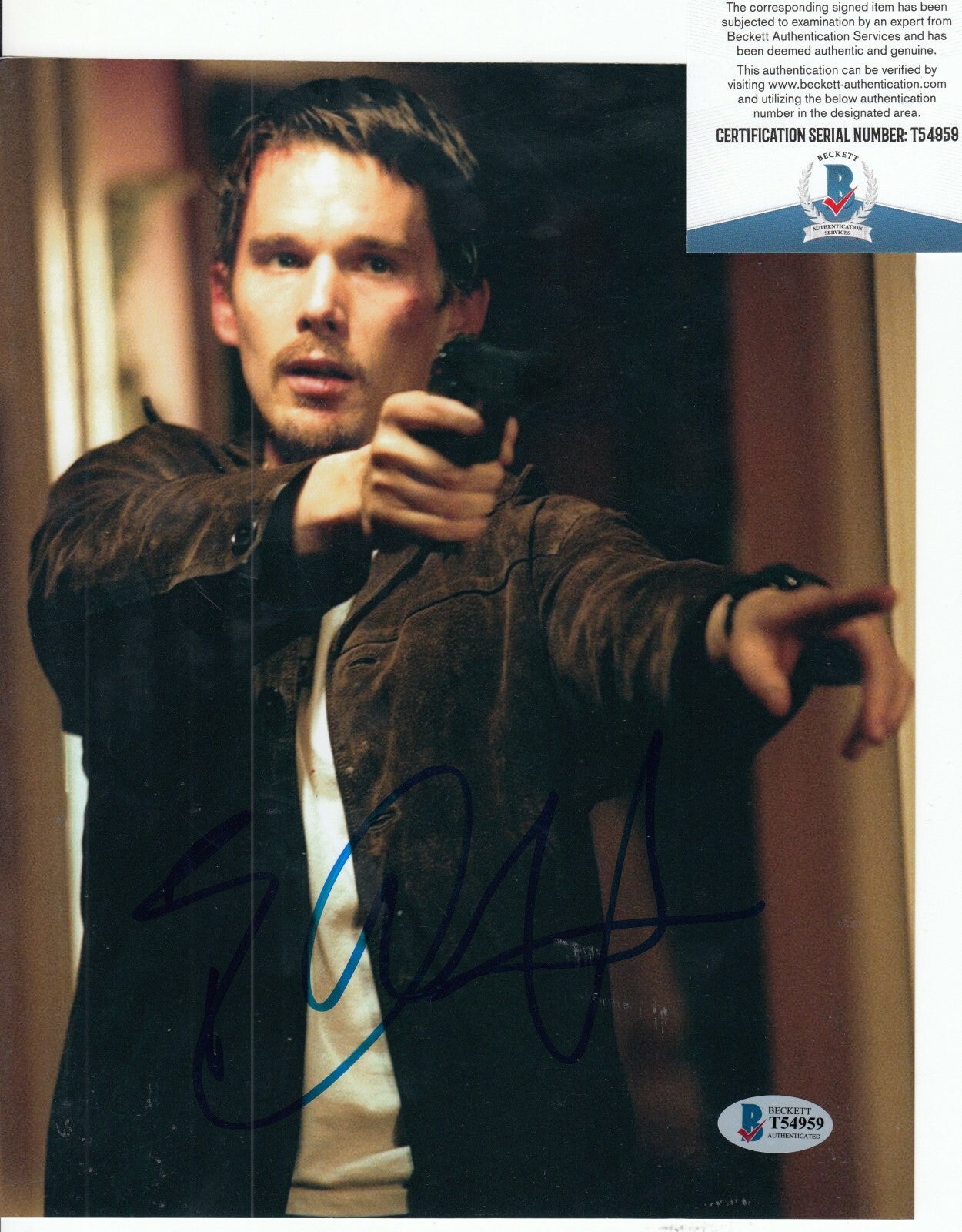 ETHAN HAWKE signed (TRAINING DAY) Movie 8X10 photo *JAKE* BECKETT BAS T54959