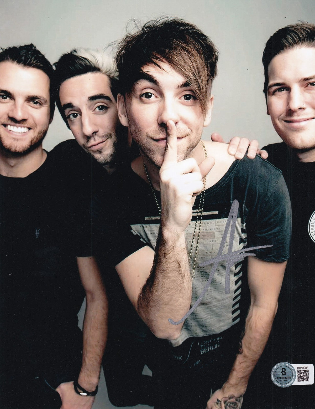 ALEX GASKARTH signed (ALL TIME LOW) Lead Singer 8X10 photo BECKETT BAS BU18983