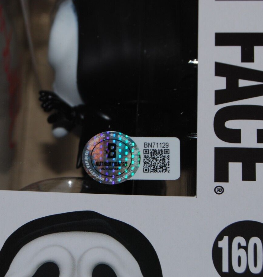 LAURIE METCALF signed (SCREAM) Ghost face 1607 Funko Pop #1176 BECKETT BN71129