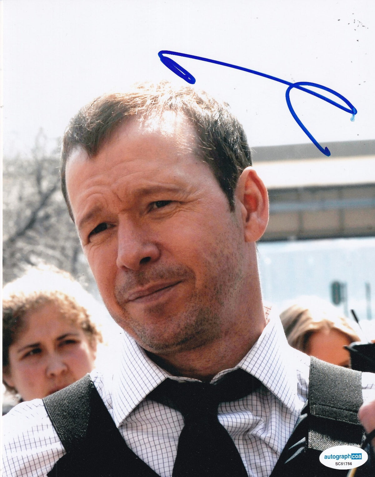 DONNIE WAHLBERG signed (BLUE BLOODS) Danny Reagan 8X10 photo ACOA SC51756