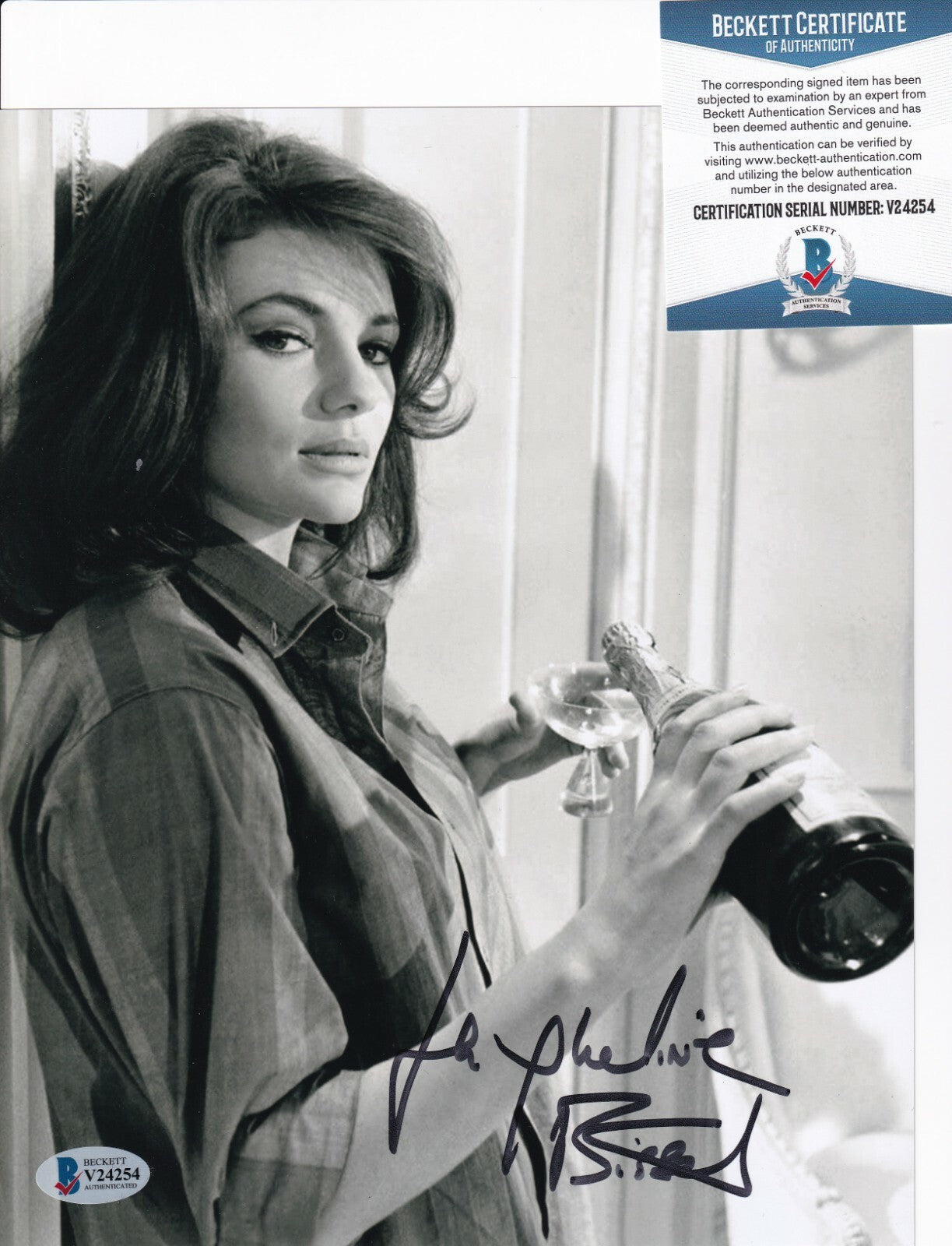 JACQUELINE BISSET signed (BULLITT) Sexy Movie 8X10 photo BECKETT BAS V24254