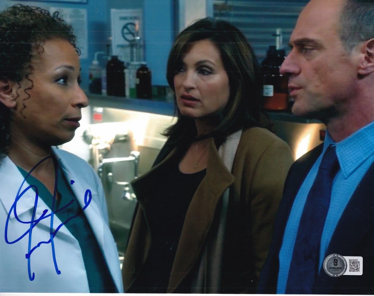 TAMARA TUNIE signed (LAW & ORDER SPECIAL VICTIMS) 8X10 photo BECKETT BM39083