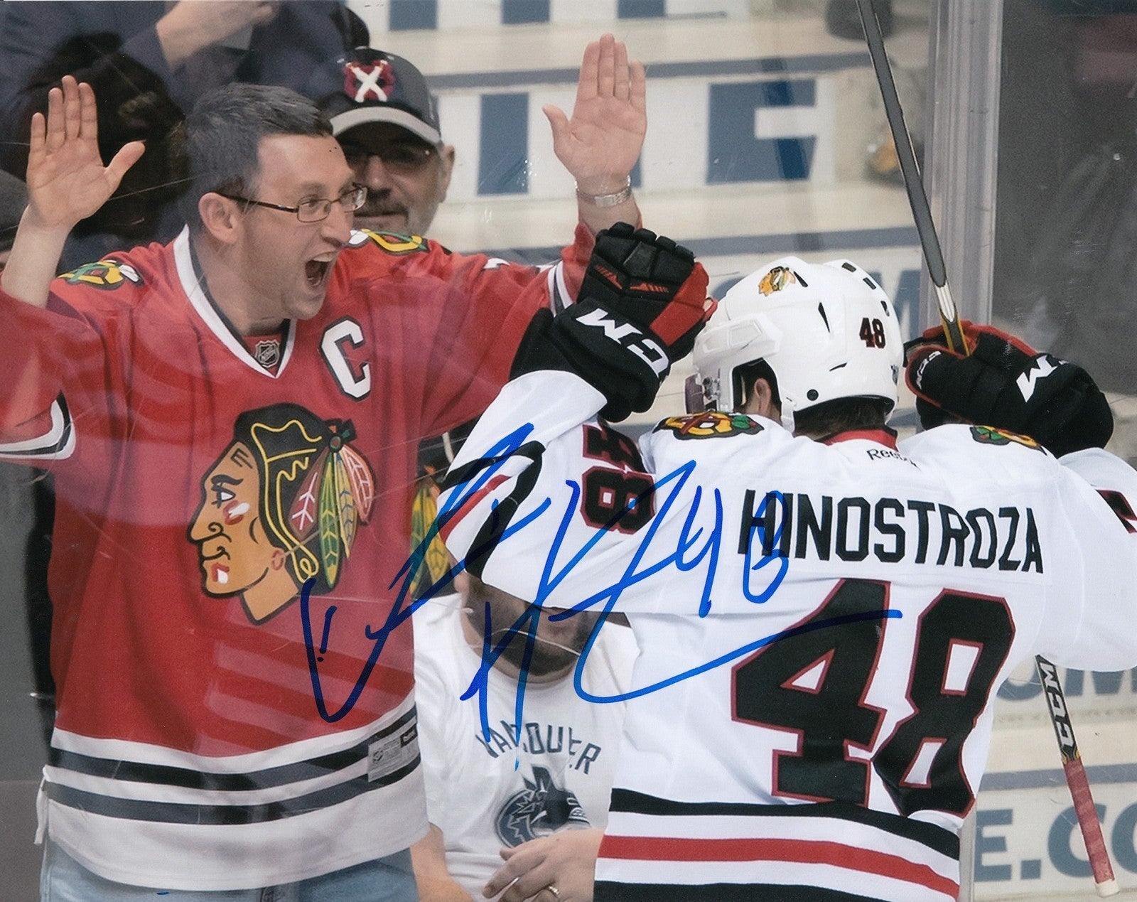 VINCENT HINOSTROZA signed (CHICAGO BLACKHAWKS) 8X10 AUTOGRAPHED photo W/COA #2