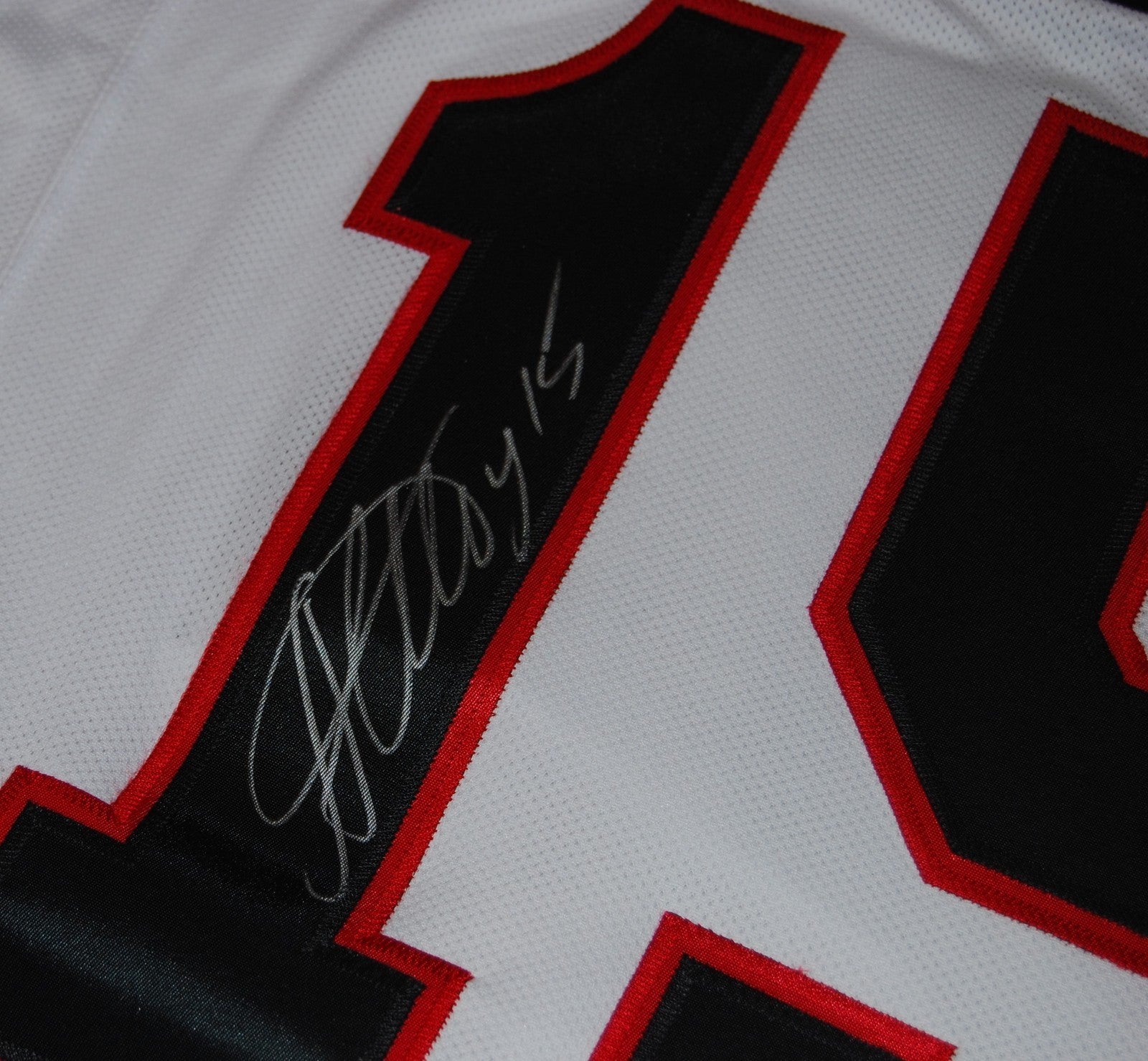 ARTEM ANISIMOV signed (CHICAGO BLACKHAWKS) White S Reebok Premier jersey W/COA
