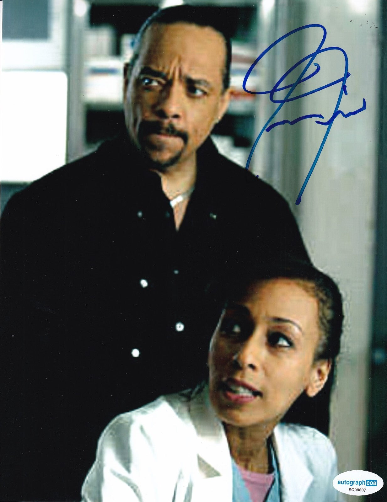 TAMARA TUNIE signed (LAW & ORDER SPECIAL VICTIMS) 8X10 photo ACOA SC98607