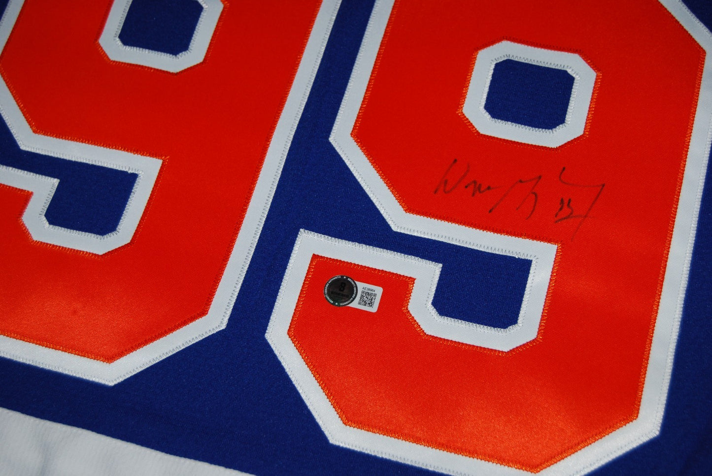 WAYNE GRETZKY signed (EDMONTON OILERS) M&N hockey jersey BECKETT AE38964