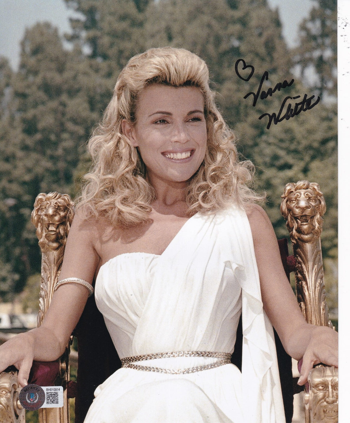 VANNA WHITE signed (WHEEL OF FORTUNE) Star 8X10 photo BECKETT BAS BH010914